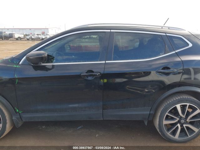 JN1BJ1CR4JW253605 Nissan Rogue Sport Sl