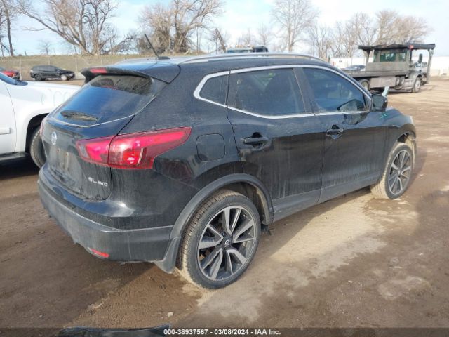 JN1BJ1CR4JW253605 Nissan Rogue Sport Sl