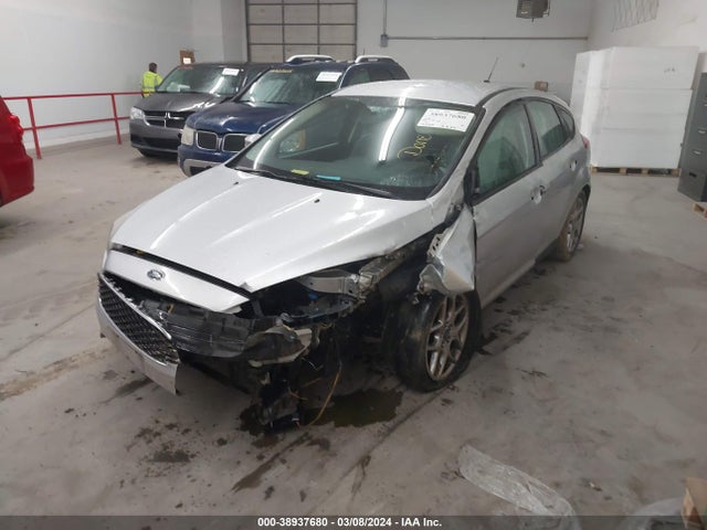 Ford FOCUS SE 2015 1FADP3K27FL264603 Image 2