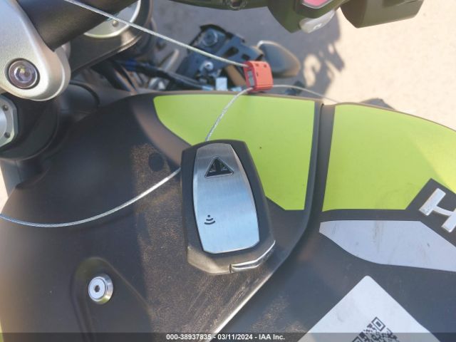 2020 TRIUMPH MOTORCYCLE SPEED TRIPLE SMTN53P43LJ977098 Photo 10