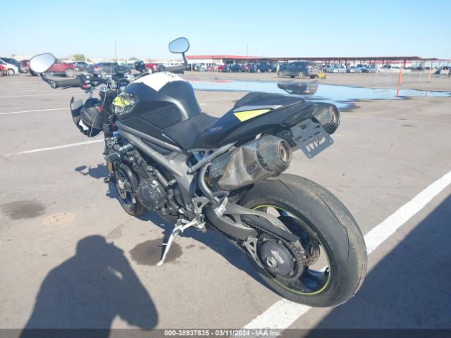 2020 TRIUMPH MOTORCYCLE SPEED TRIPLE SMTN53P43LJ977098 Photo 2
