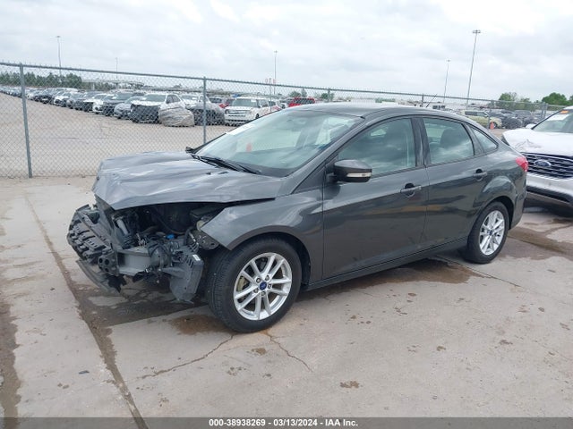 Ford FOCUS SE 2017 1FADP3F26HL214322 Image 2