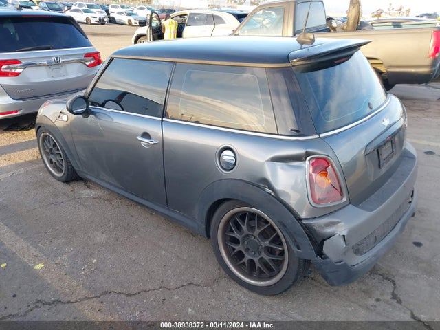 2007 MINI COOPER S WMWMF73577TT83991 Photo 2