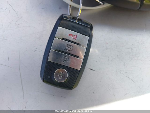 KNDCB3LCXK5345220 KIA NIRO LX