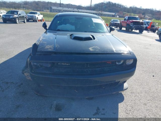 2C3CDZFJ1GH165913 Dodge Challenger 392 Hemi Scat Pack Shaker