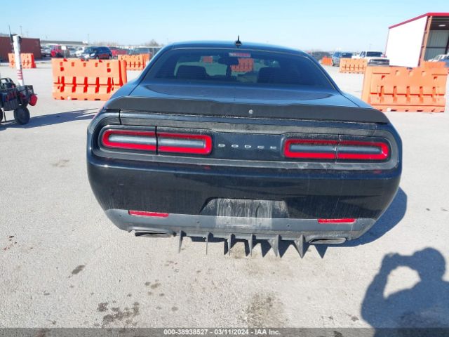 2C3CDZFJ1GH165913 Dodge Challenger 392 Hemi Scat Pack Shaker