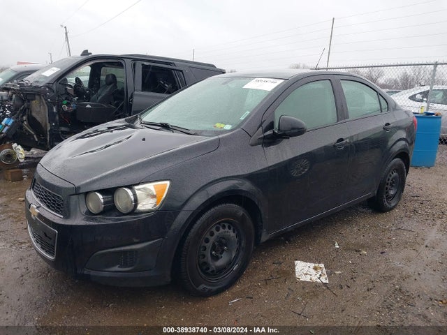 Chevrolet Sonic Ls Auto 2015 1G1JA5SH4F4106107 Image 2