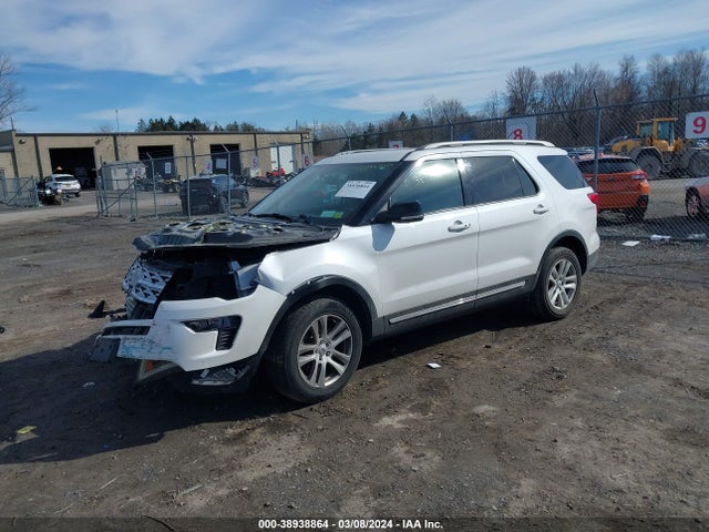 Ford EXPLORER XLT 2018 1FM5K8D83JGC35463 Image 2