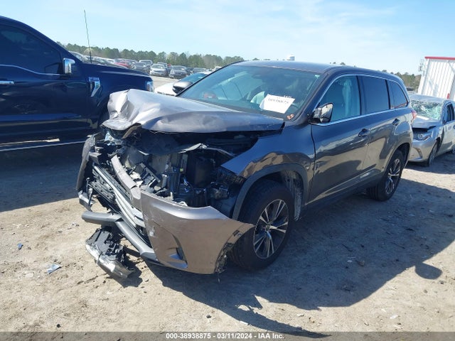 Toyota Highlander Le 2019 5TDZARFH1KS060715 Image 2
