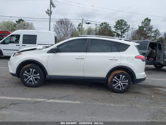 Toyota RAV4 LE 2018 JTMZFREV5JJ155654 Image 13