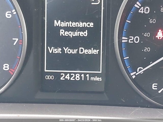 Toyota RAV4 LE 2018 JTMZFREV5JJ155654 Image 14