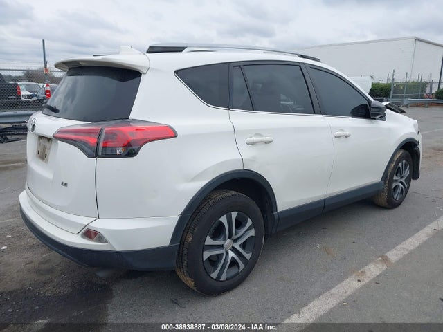 Toyota RAV4 LE 2018 JTMZFREV5JJ155654 Image 4