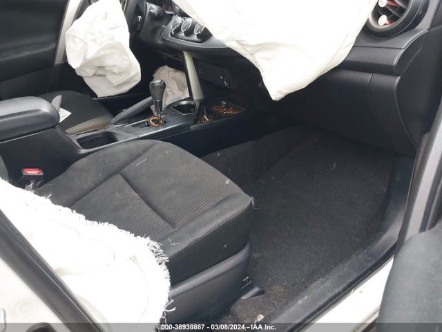 Toyota RAV4 LE 2018 JTMZFREV5JJ155654 Image 5