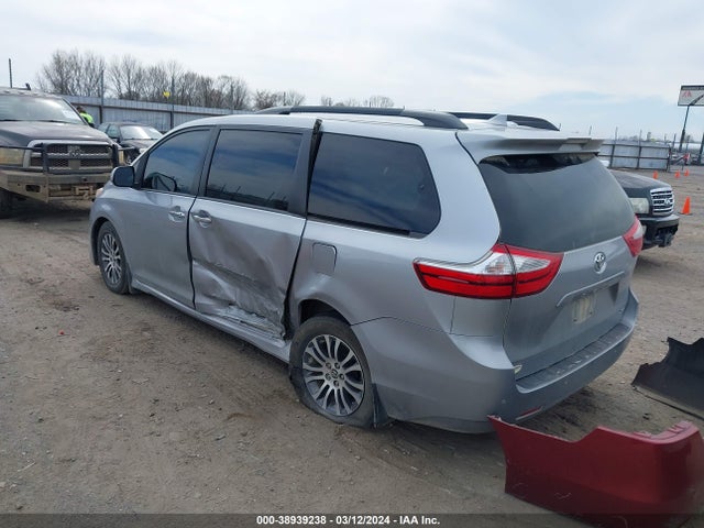 Toyota Sienna Xle 8 Passenger 2018 5TDYZ3DC9JS907360 Image 3