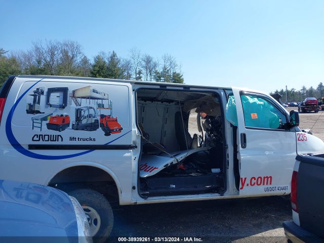 Chevrolet Express 3500 Work Van 2018 1GCZGGFGXJ1174816 Image 14