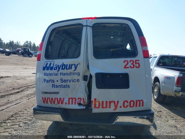 Chevrolet Express 3500 Work Van 2018 1GCZGGFGXJ1174816 Image 17