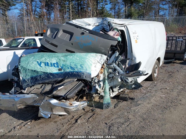 Chevrolet Express 3500 Work Van 2018 1GCZGGFGXJ1174816 Image 2