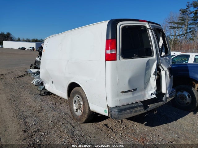 Chevrolet Express 3500 Work Van 2018 1GCZGGFGXJ1174816 Image 3