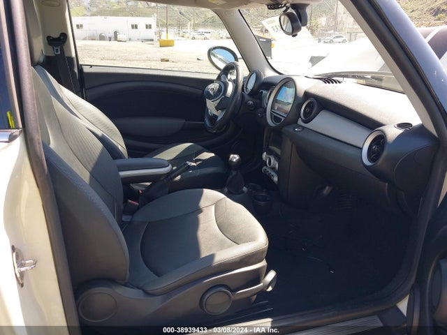 2009 MINI COOPER CLUBMAN WMWML33529TX50378 Photo 4