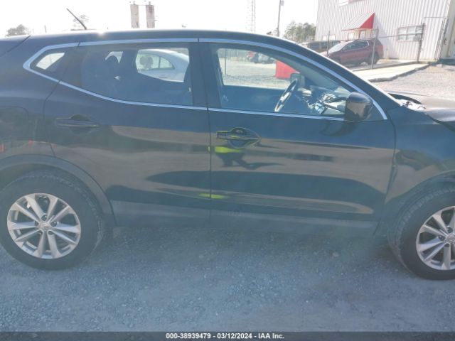 JN1BJ1CP8JW500123 Nissan Rogue Sport S