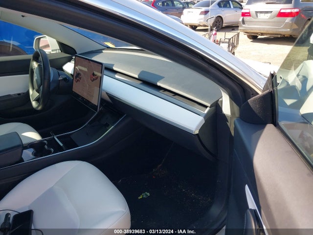Tesla Model 3 Long Range/performance 2019 5YJ3E1EB7KF391991 Image 5