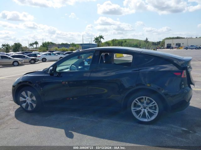 5YJYGDED2MF103963 Tesla Model Y Standard Range Rear-wheel Drive