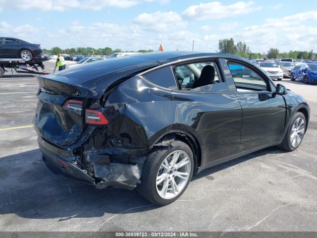 5YJYGDED2MF103963 Tesla Model Y Standard Range Rear-wheel Drive