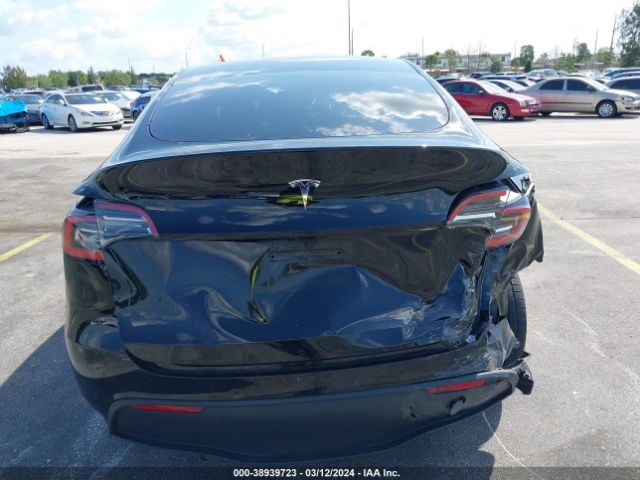 5YJYGDED2MF103963 Tesla Model Y Standard Range Rear-wheel Drive