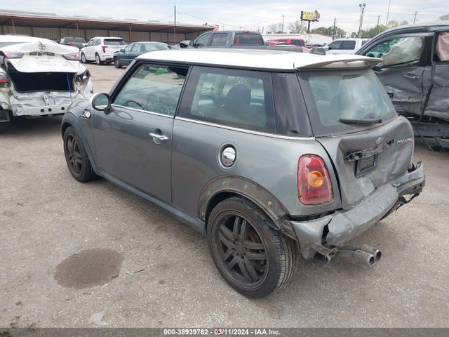 2008 MINI COOPER S WMWMF73568TV38239 Photo 2