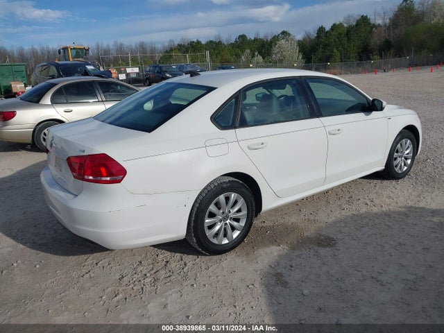 1VWAT7A33FC082291 Volkswagen Passat 1.8t Wolfsburg Edition
