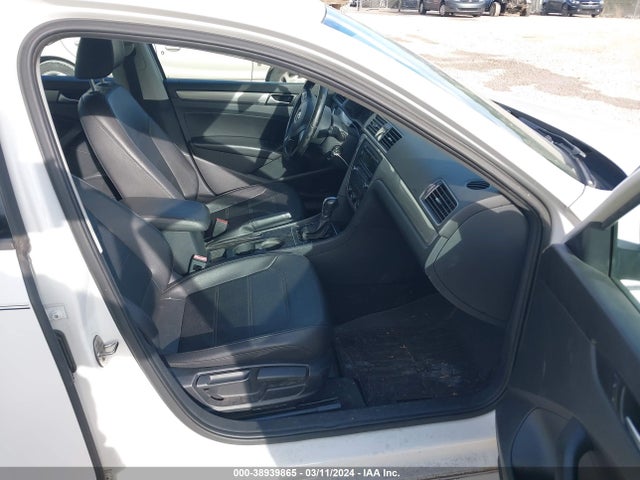 1VWAT7A33FC082291 Volkswagen Passat 1.8t Wolfsburg Edition