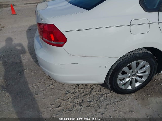 1VWAT7A33FC082291 Volkswagen Passat 1.8t Wolfsburg Edition