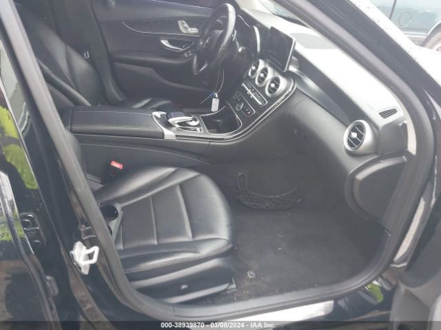 55SWF4JB3GU123933 Mercedes-Benz C 300 Luxury/sport