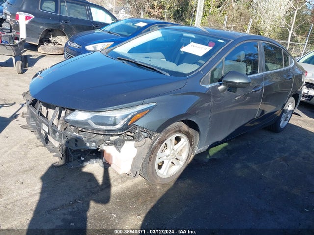Chevrolet Cruze Lt Auto 2018 1G1BE5SMXJ7119733 Image 2