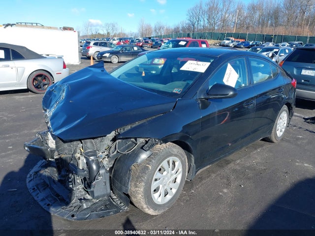 Hyundai ELANTRA SE 2018 5NPD74LF5JH371860 Image 2