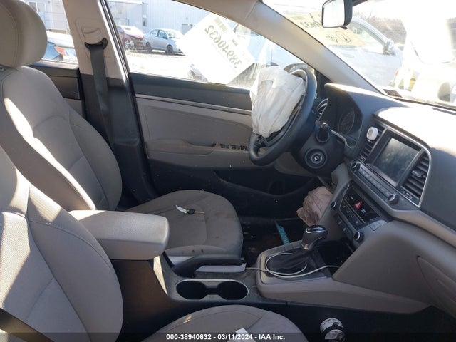 Hyundai ELANTRA SE 2018 5NPD74LF5JH371860 Image 5