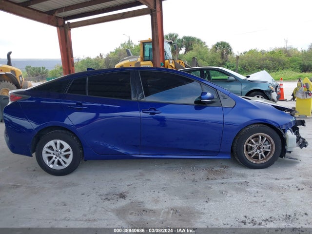 Toyota Prius Two 2016 JTDKBRFU9G3525178 Image 13