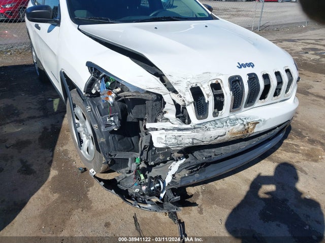 1C4PJMAB5HW562195 Jeep Cherokee Sport 4x4