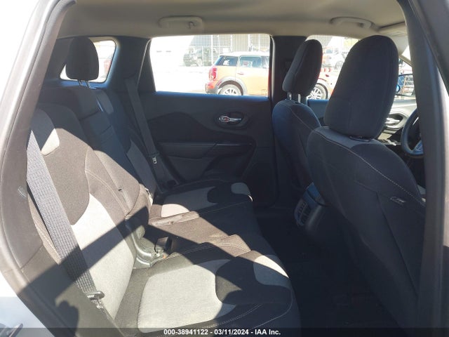 1C4PJMAB5HW562195 Jeep Cherokee Sport 4x4
