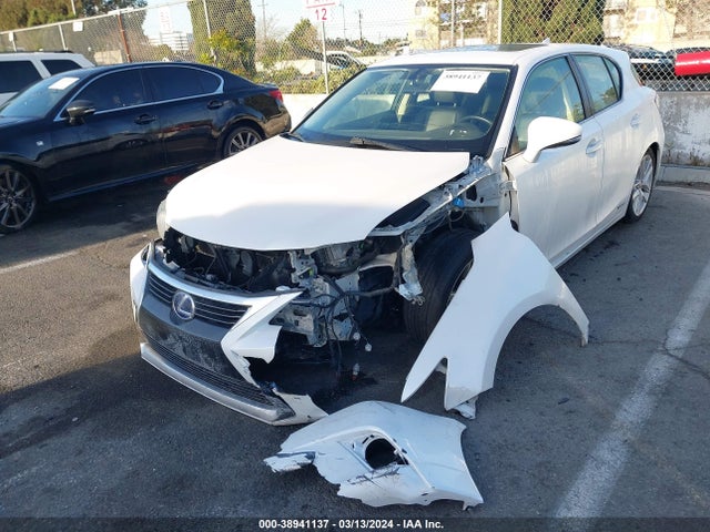 Lexus CT 200H 2015 JTHKD5BH4F2215048 Image 2