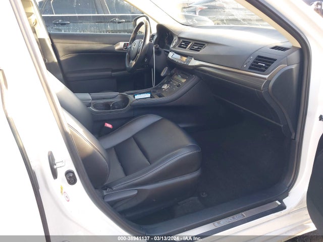 Lexus CT 200H 2015 JTHKD5BH4F2215048 Image 5