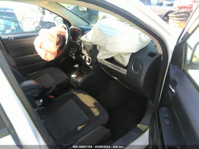 1C4NJDBB8GD757305 Jeep Compass Sport