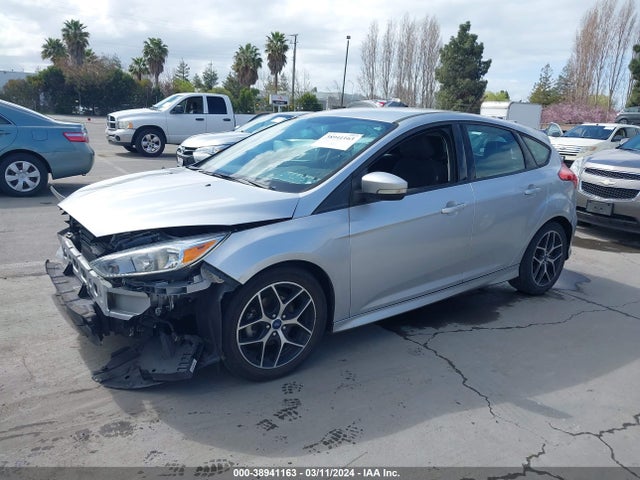 Ford FOCUS SE 2016 1FADP3K28GL372830 Image 2