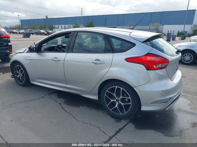 Ford FOCUS SE 2016 1FADP3K28GL372830 Image 3