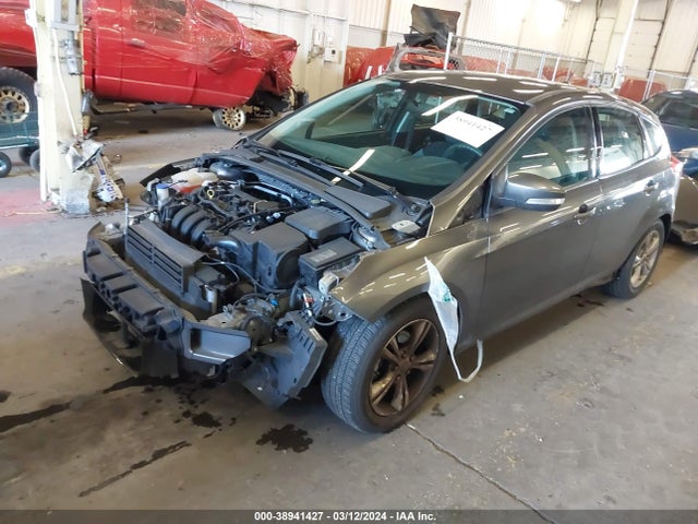 Ford FOCUS SE 2014 1FADP3K20EL355890 Image 2