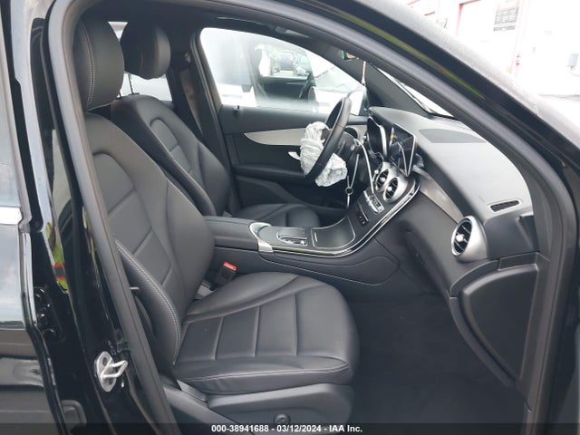 W1N0G8DB5NV400936 Mercedes-Benz Glc 300 Suv