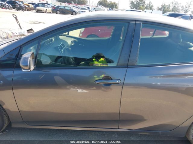 JTDKARFU9G3523496 Toyota Prius Three Touring