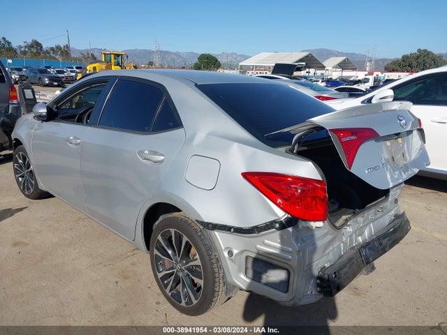 Toyota COROLLA SE 2017 5YFBURHE3HP573980 Image 3