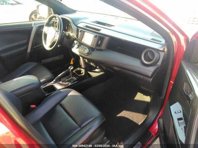 Toyota RAV4 SE 2017 JTMJFREV8HJ134577 Image 5
