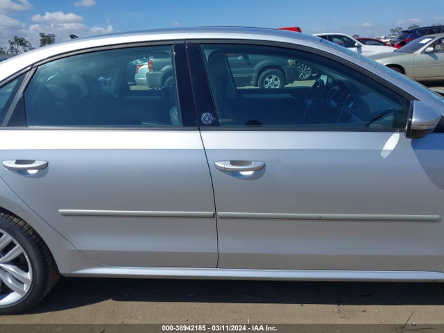 1VWLA7A34KC005776 Volkswagen Passat 2.0t Wolfsburg Edition